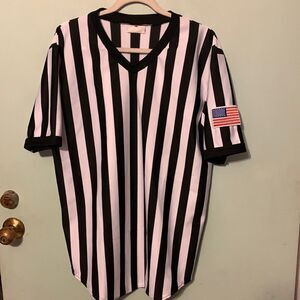 Team work athletic apparel referee mens v neck shirt size (42-44).